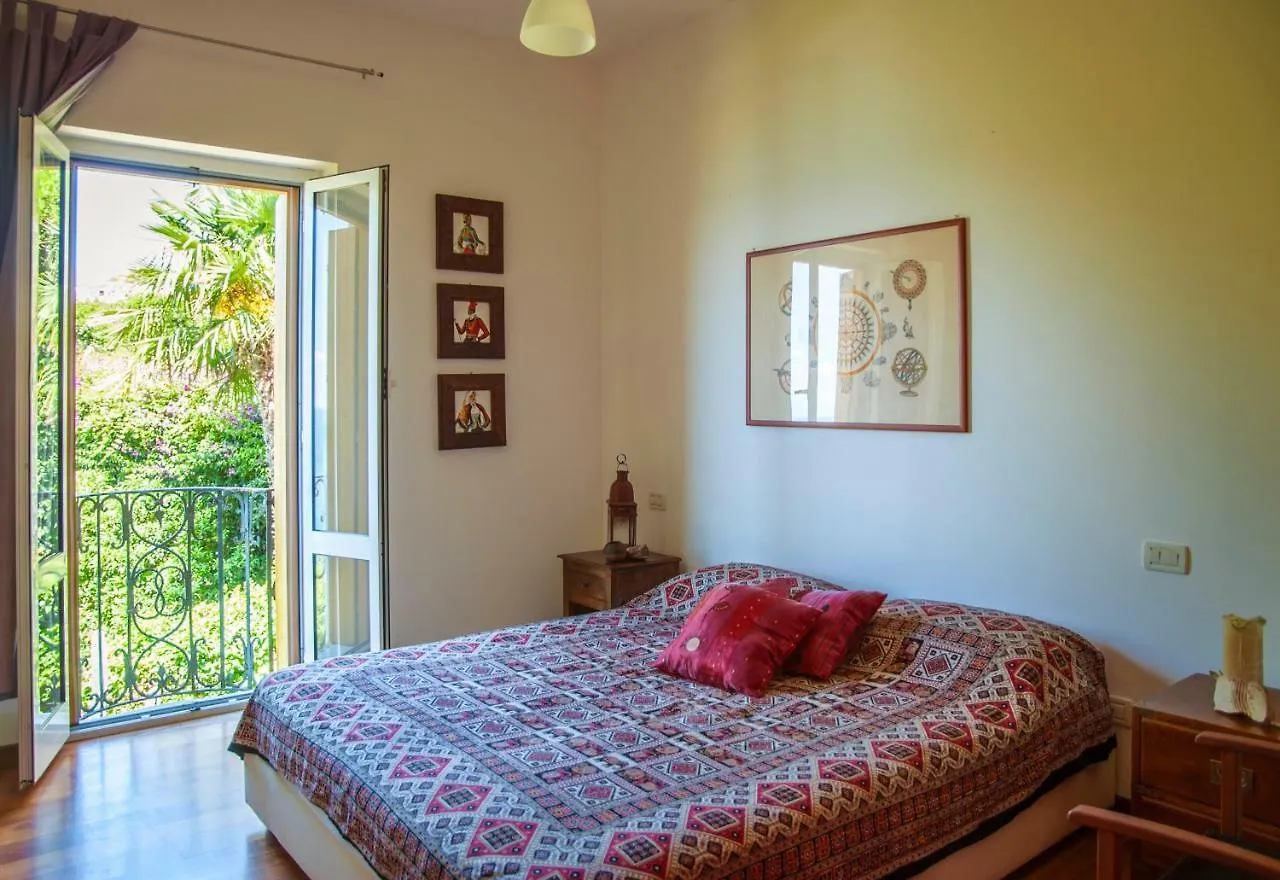 Ferienhaus Villa Eliodora - Due Appartamenti Arenzano