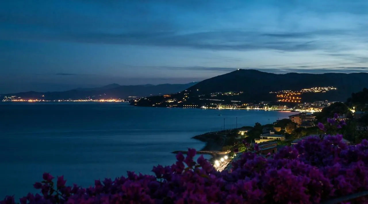 Ferienhaus Villa Eliodora - Due Appartamenti Arenzano